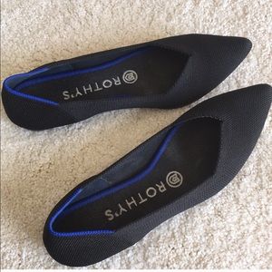 Rothy’s in black solid point